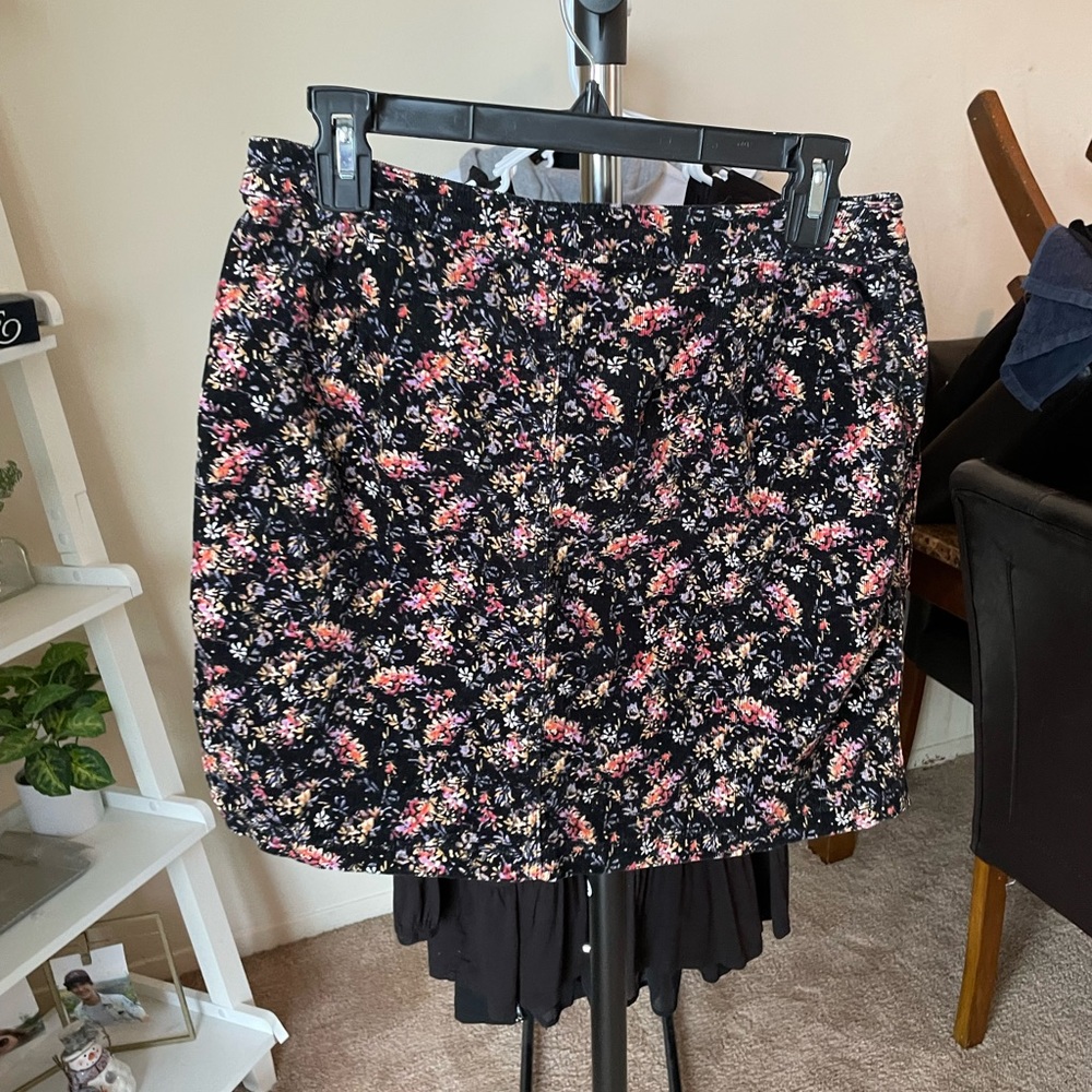 FLORAL MOSSIMO SIZE 8 CORDUROY SKIRT